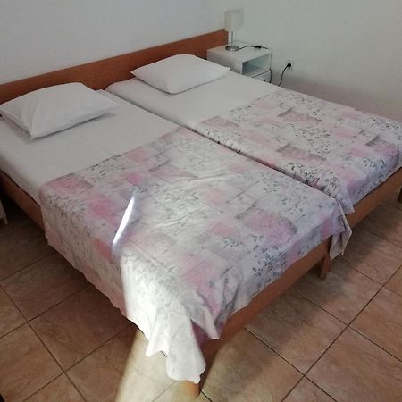 Apartments Mia Starigrad Paklenica Eksteriør billede